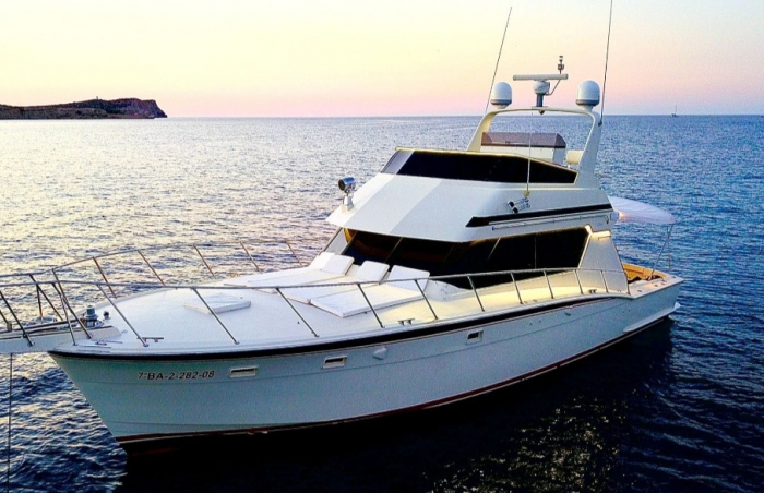 YACHT HATTERAS 52