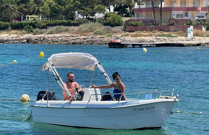 BOAT NO LICENCE IN SAN ANTONIO , IBIZA (4 PAX) 