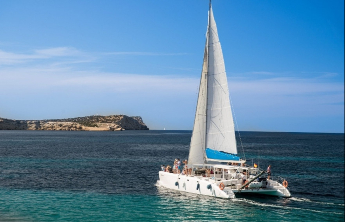 PRIVATE CATAMARAN (78 PAX)